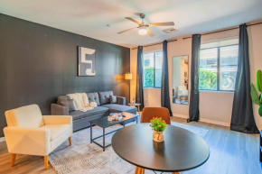 Serene 1BR Uptown Biltmore Gym Pool Parking WD